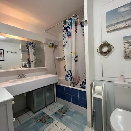L'ancre Rouge Apartment *